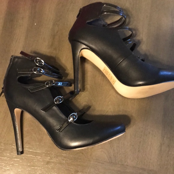 Black heels - Picture 2 of 5